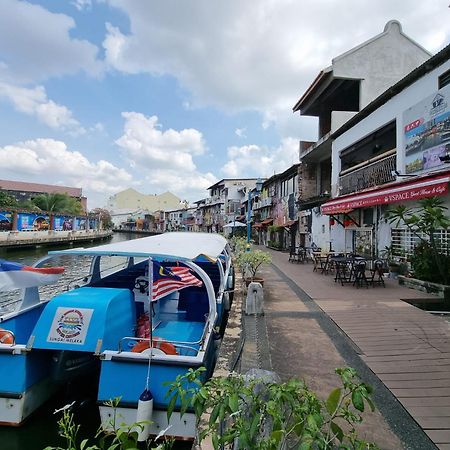 Vspace Guesthouse Capsule & Cafe Malacca Eksteriør bilde