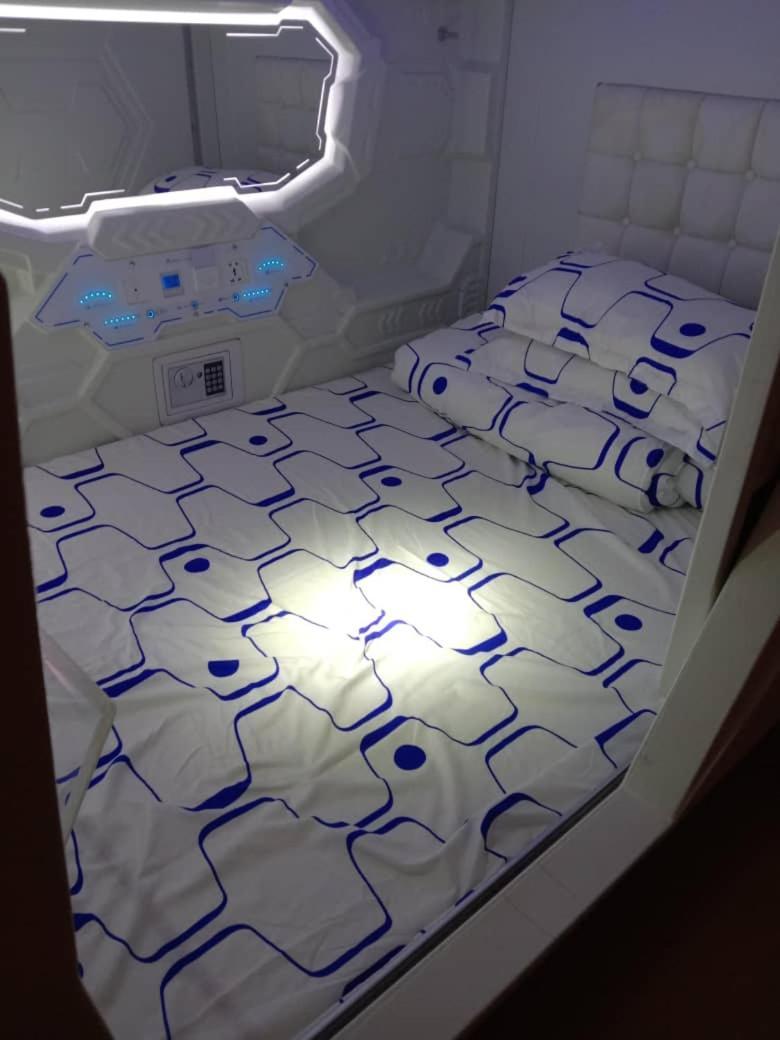 Vspace Guesthouse Capsule & Cafe Malacca Eksteriør bilde